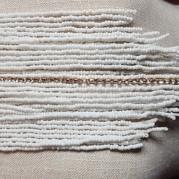 Large costume jeweled necklace, with many long beads and strand of gems. - Picture 3 of 5